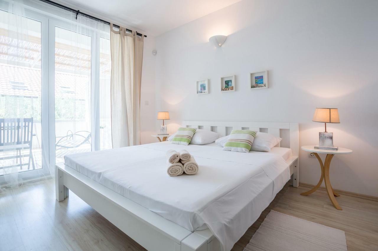 Zlatni Bol Apartments Esterno foto